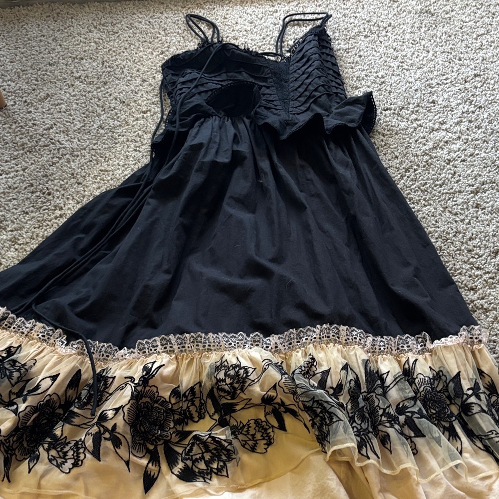 Chic Black and Cream Floral Formal Dress